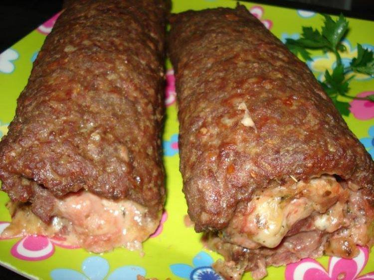 Rocambole de carne moída recheado