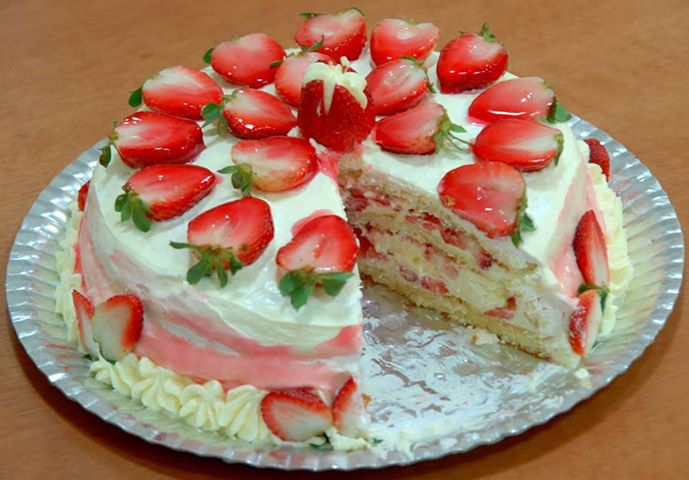 Torta de Morango Cremosa