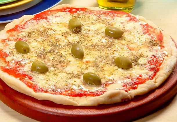 Pizza de mussarela na panela de pressão