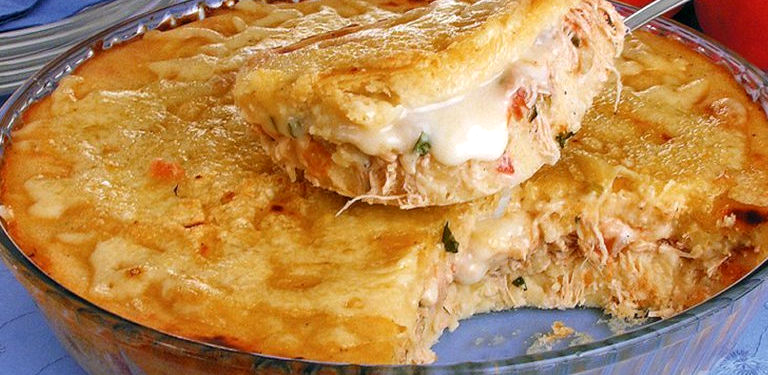 Torta de mandioca com frango e Catupiry