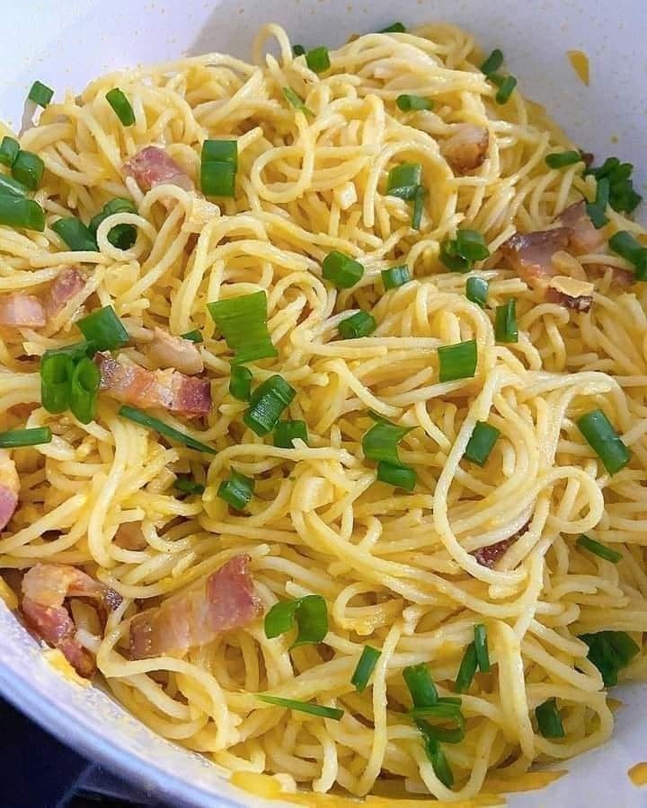 Macarrão ao alho e óleo com bacon