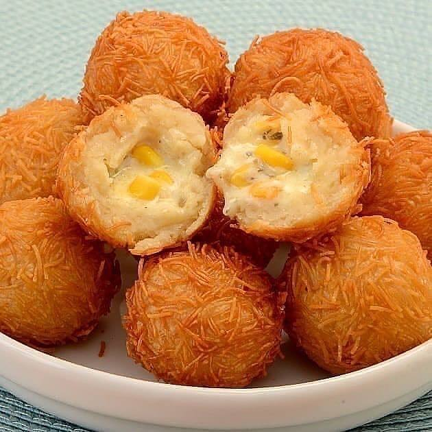 Bolinha crocante com queijo e milho delicioso