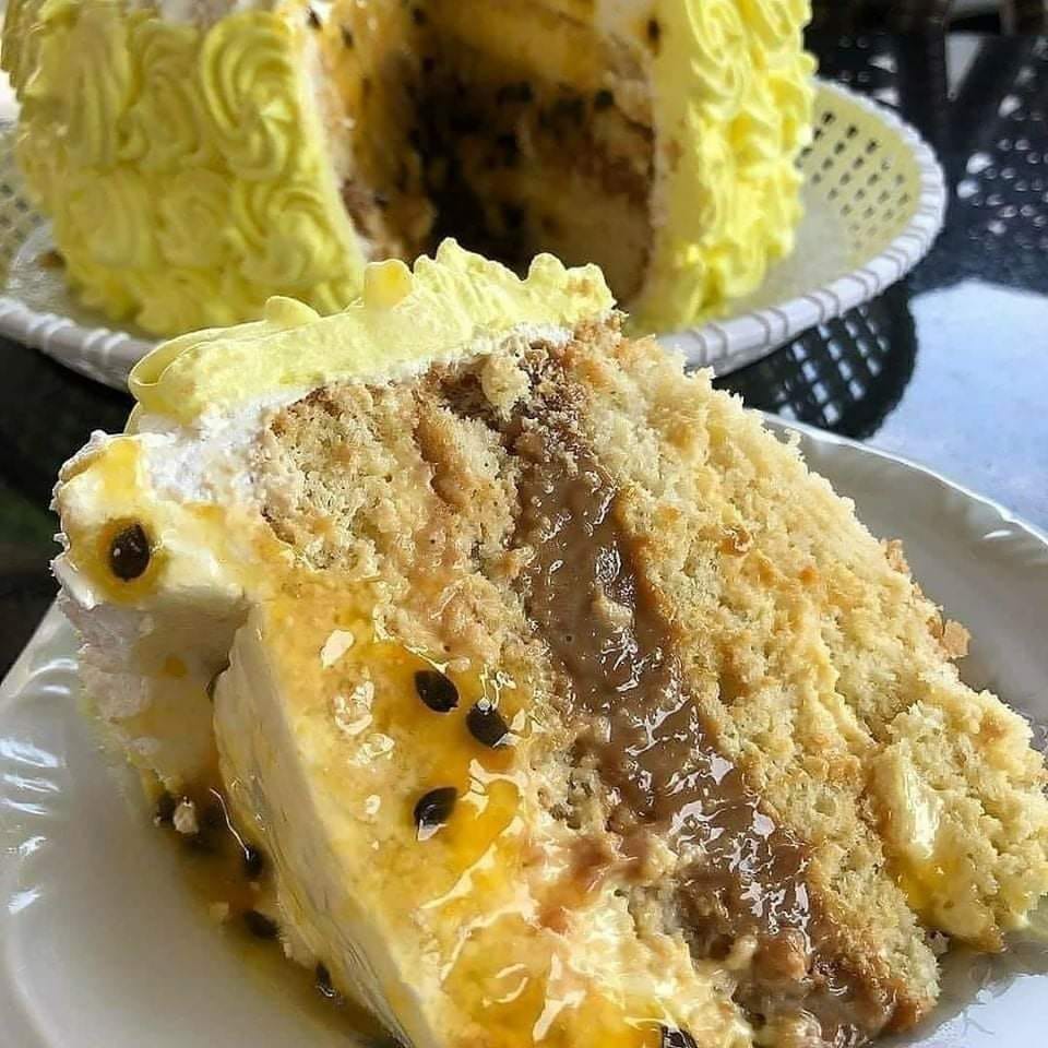 O tão falado bolo de maracujá com doce de leite