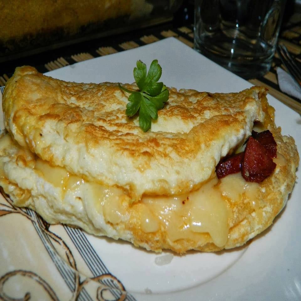 Omelete (de Claras) de Calabresa e Provolone