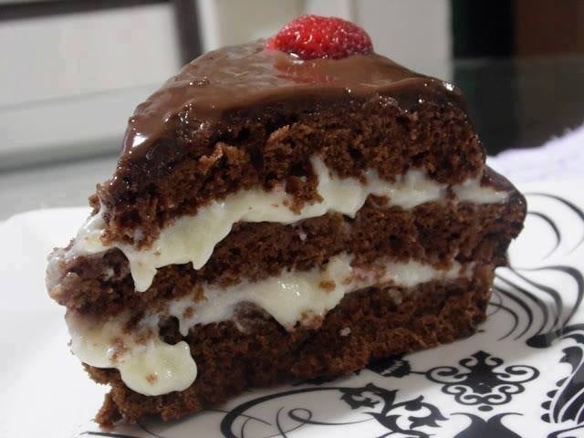 Bolo de chocolate recheado com Beijinho