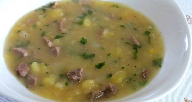 SOPA DE MANDIOQUINHA COM CARNE