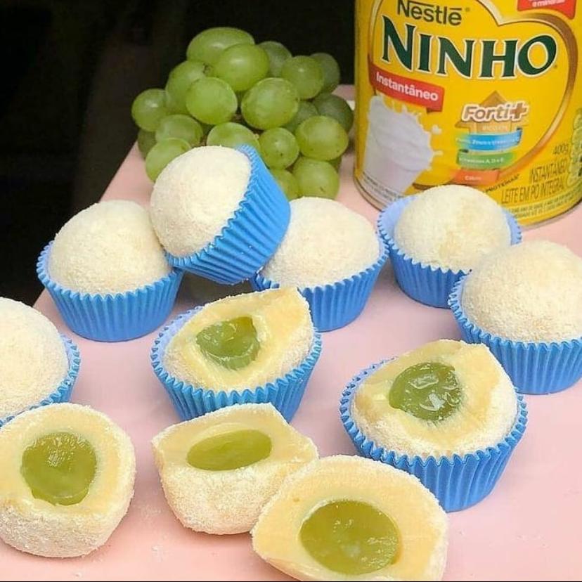 Brigadeiro de Ninho com recheio de uva