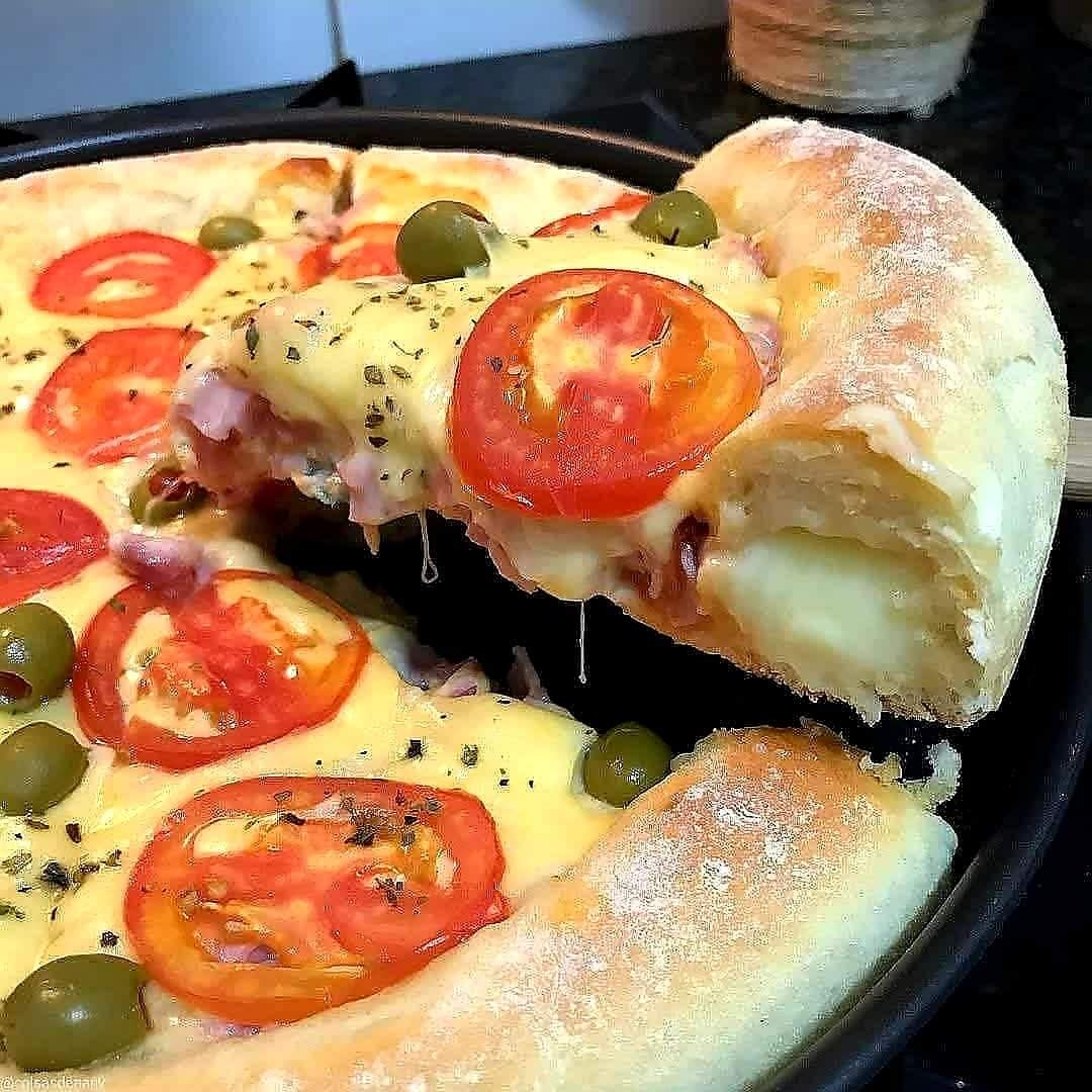 Pizza Caseira com borda recheada