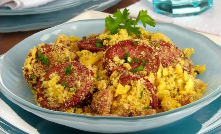 DELICIOSA FAROFINHA COM BACON E CALABRESA