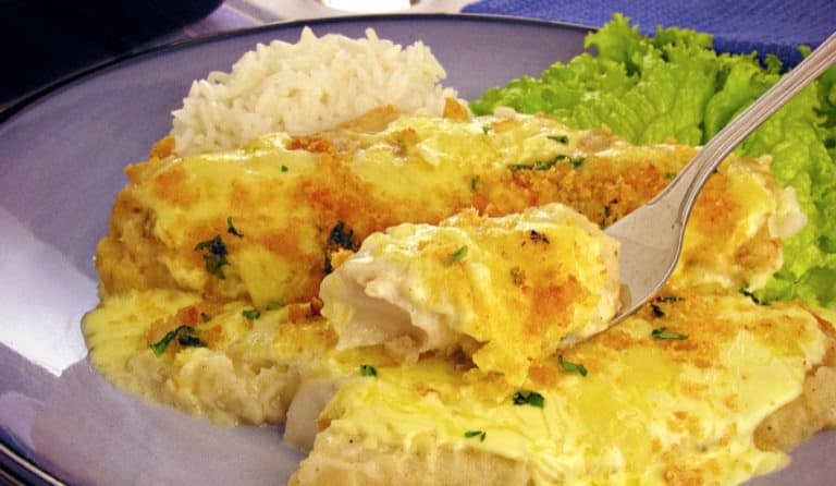 FILÉ DE PEIXE GRATINADO