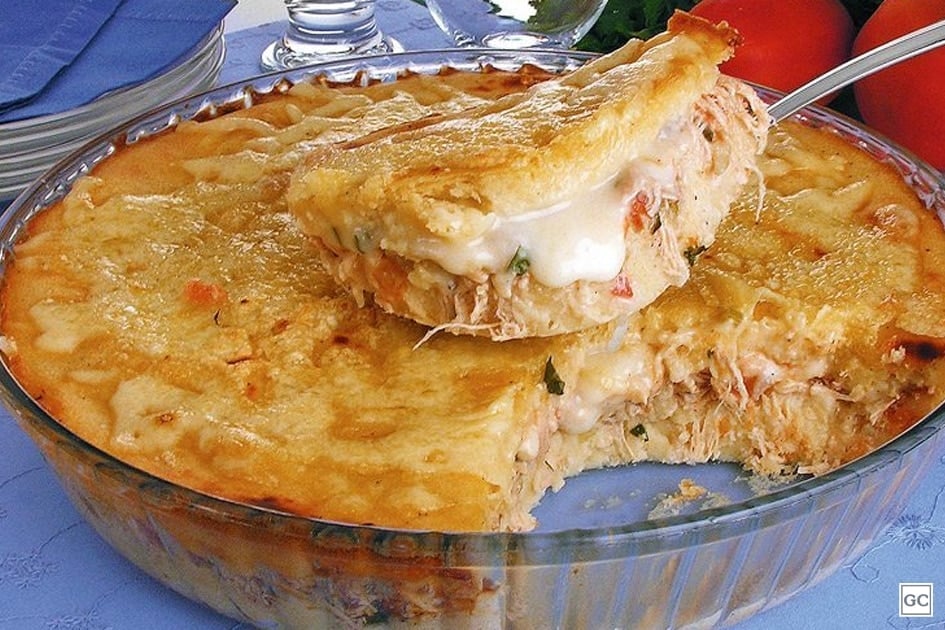 Torta de mandioca com frango e Catupiry