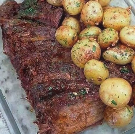 RECEITA DE CARNE ASSADA COM BATATAS. FICA UMA DELÍCIA!