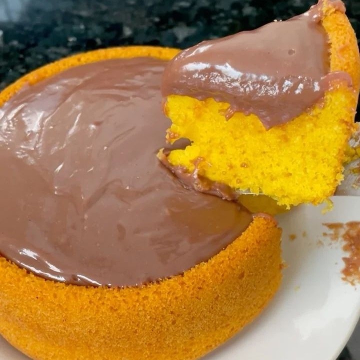 BOLO DE CENOURA COM COBERTURA DE BRIGADEIRO!