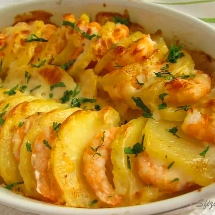 BATATA GRATINADA COM CAMARÃO