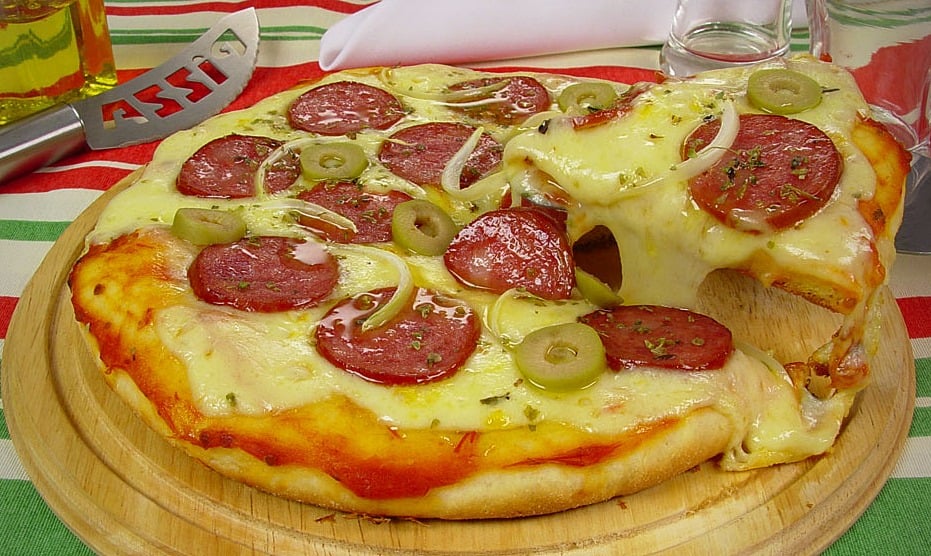 Pizza de calabresa de liquidificador