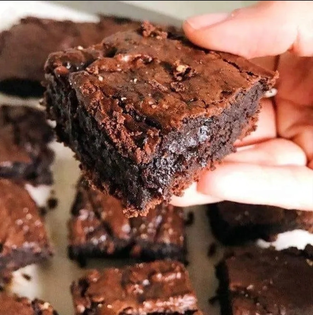 Brownie sem farinha branca e sem açúcar para quem ama doce e tem restrições