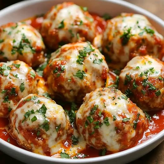 Almôndegas ao Molho com Queijo – Um Abraço Saboroso na Mesa! 🥫🧀